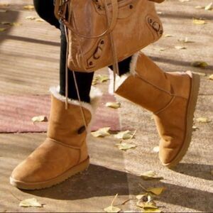 Ugg Bailey Button II Boot Tan and Cream Size 9